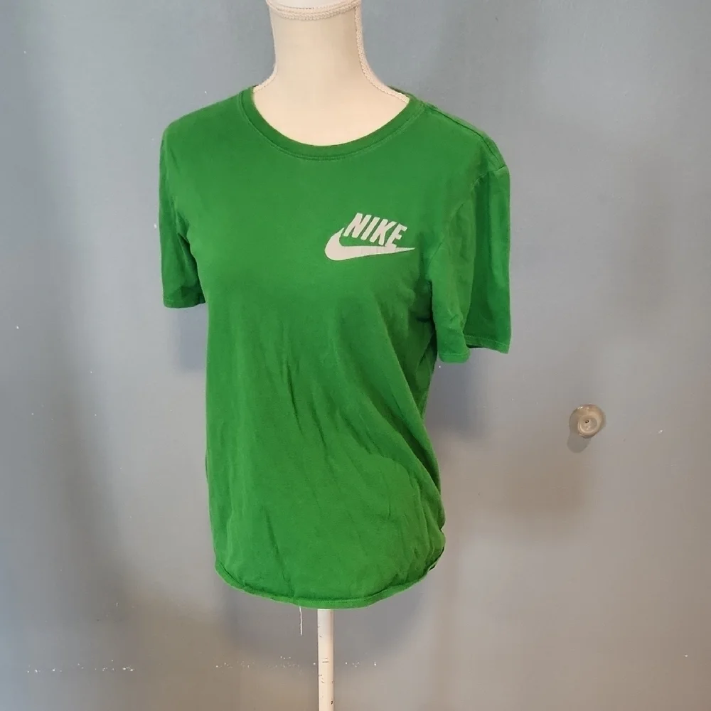 Nike Athletic Cut Relaxed Fit Short Sleeve T-shirt Academia Gym Activewear
